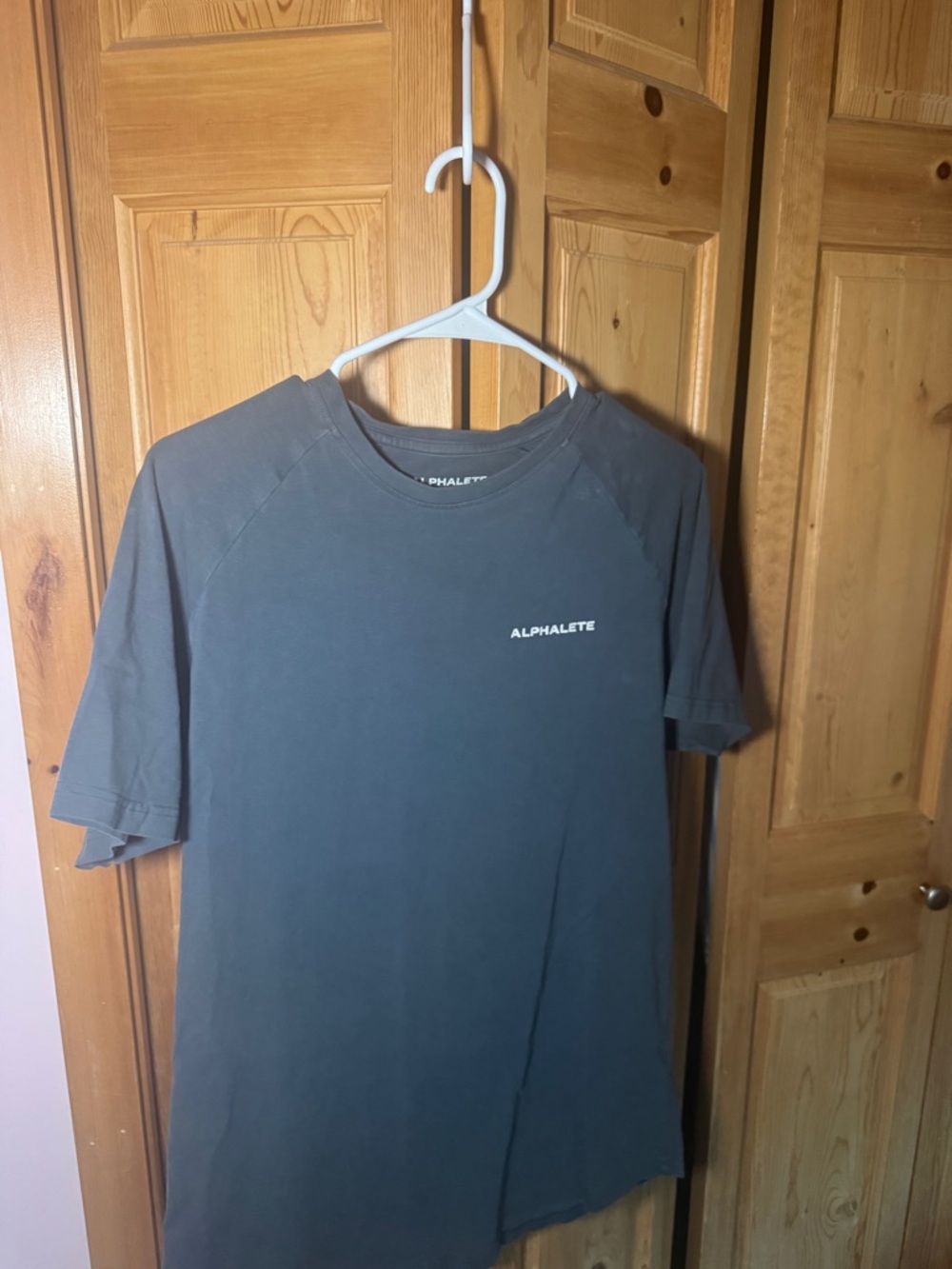 Alphalete Short Sleeve Crew Tee in Charcoal Gray